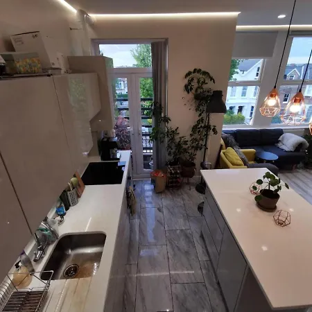 Entire 1-Bed Apartment In London Haringey Exterior foto