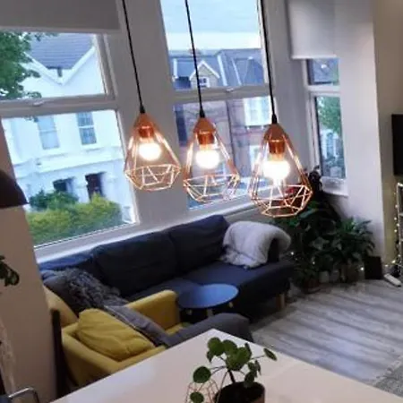 Entire 1-Bed Apartment In London Haringey Exterior foto
