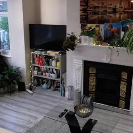 Entire 1-Bed Apartment In London Haringey Exterior foto